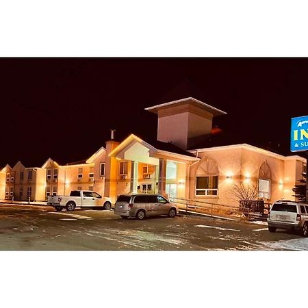 Aurora Park Inn&Suites Dawson Creek Bagian luar foto