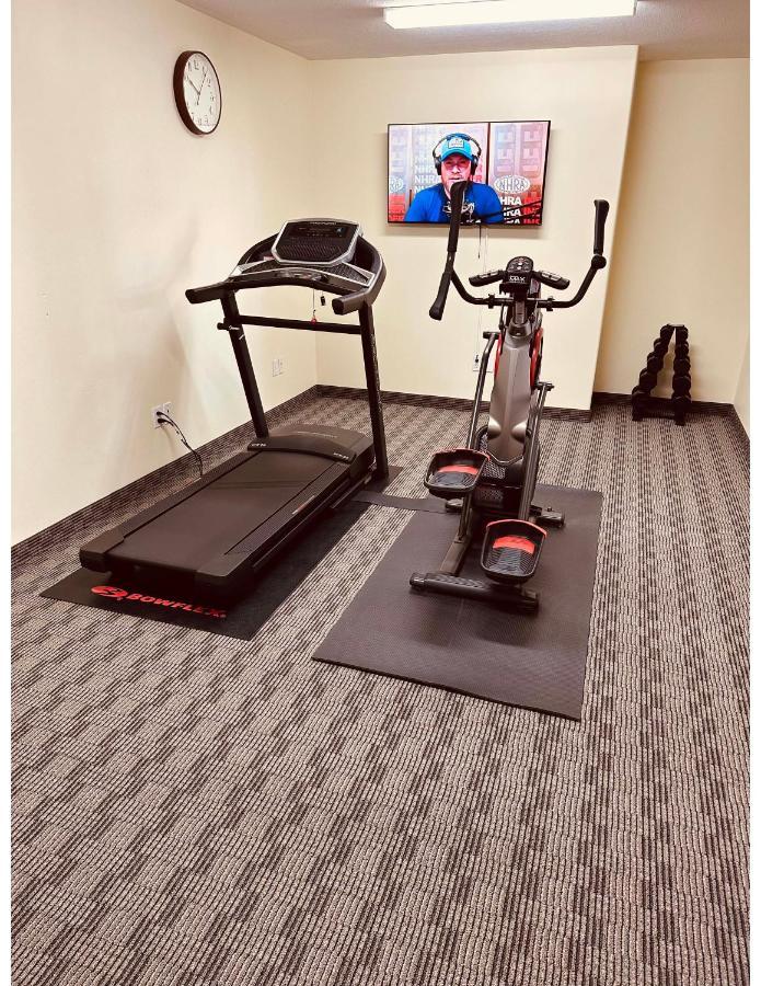 Aurora Park Inn&Suites Dawson Creek Bagian luar foto